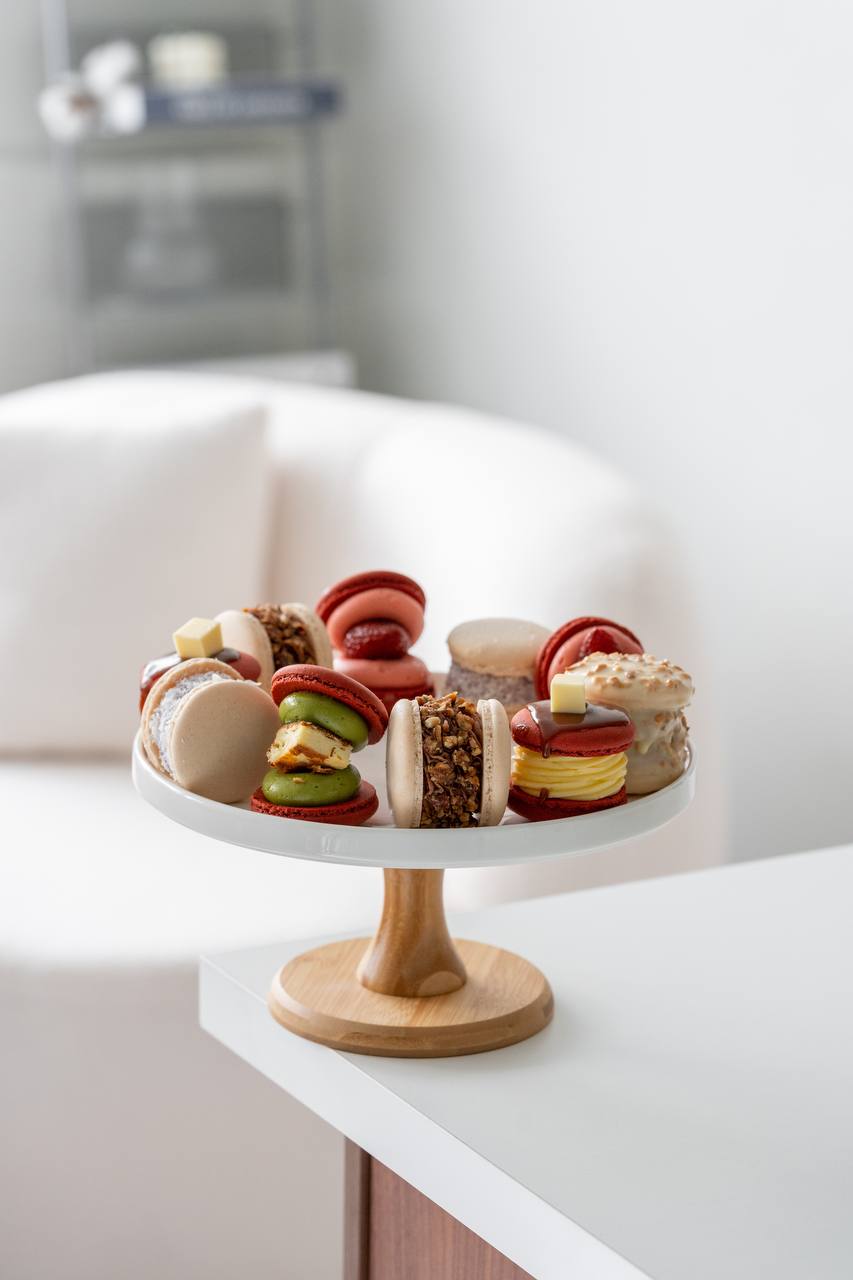 Learn to bake macarons in this Fatcarons macarons baking class