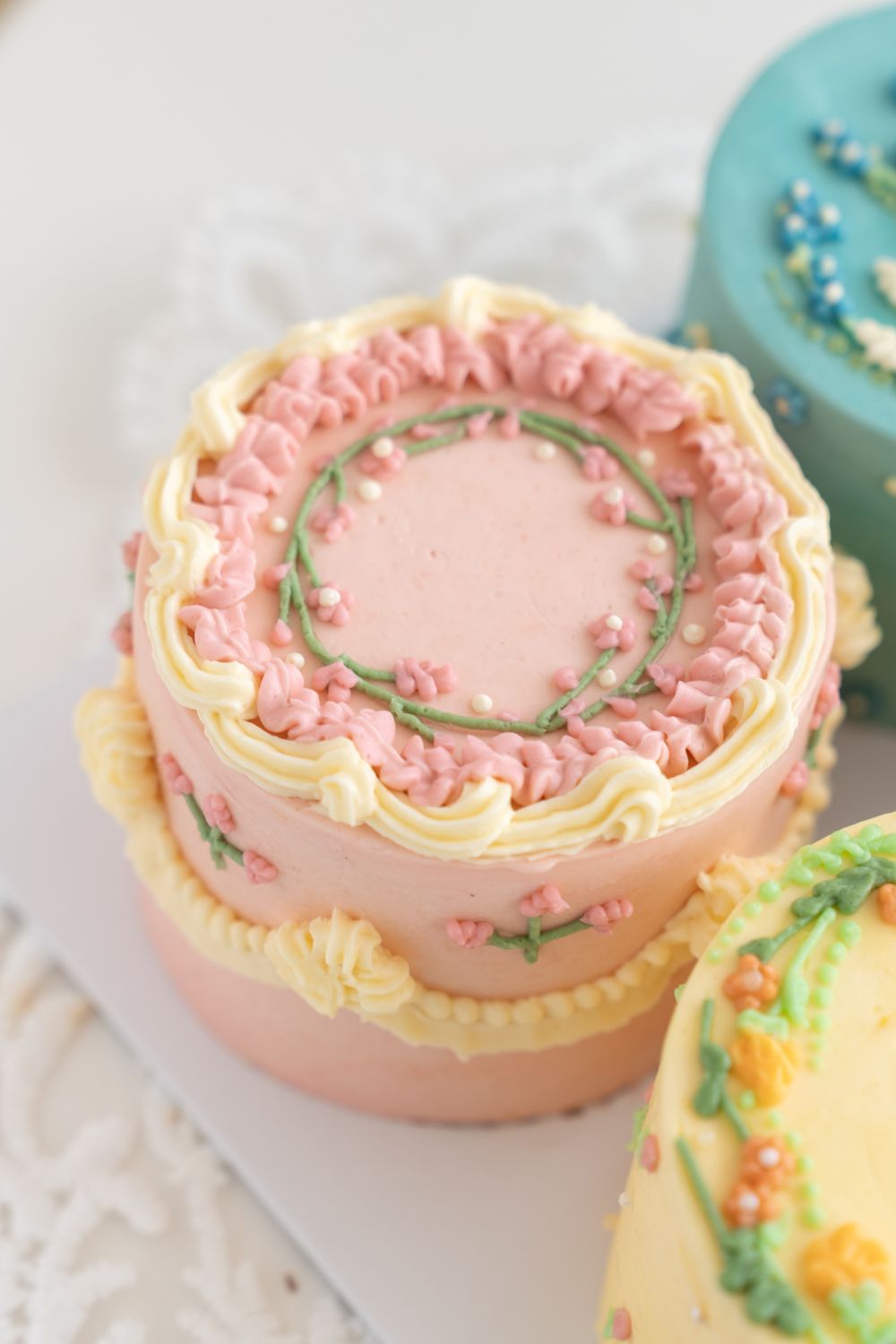 Petite Buttercream Cakes Piping & Decoration Class