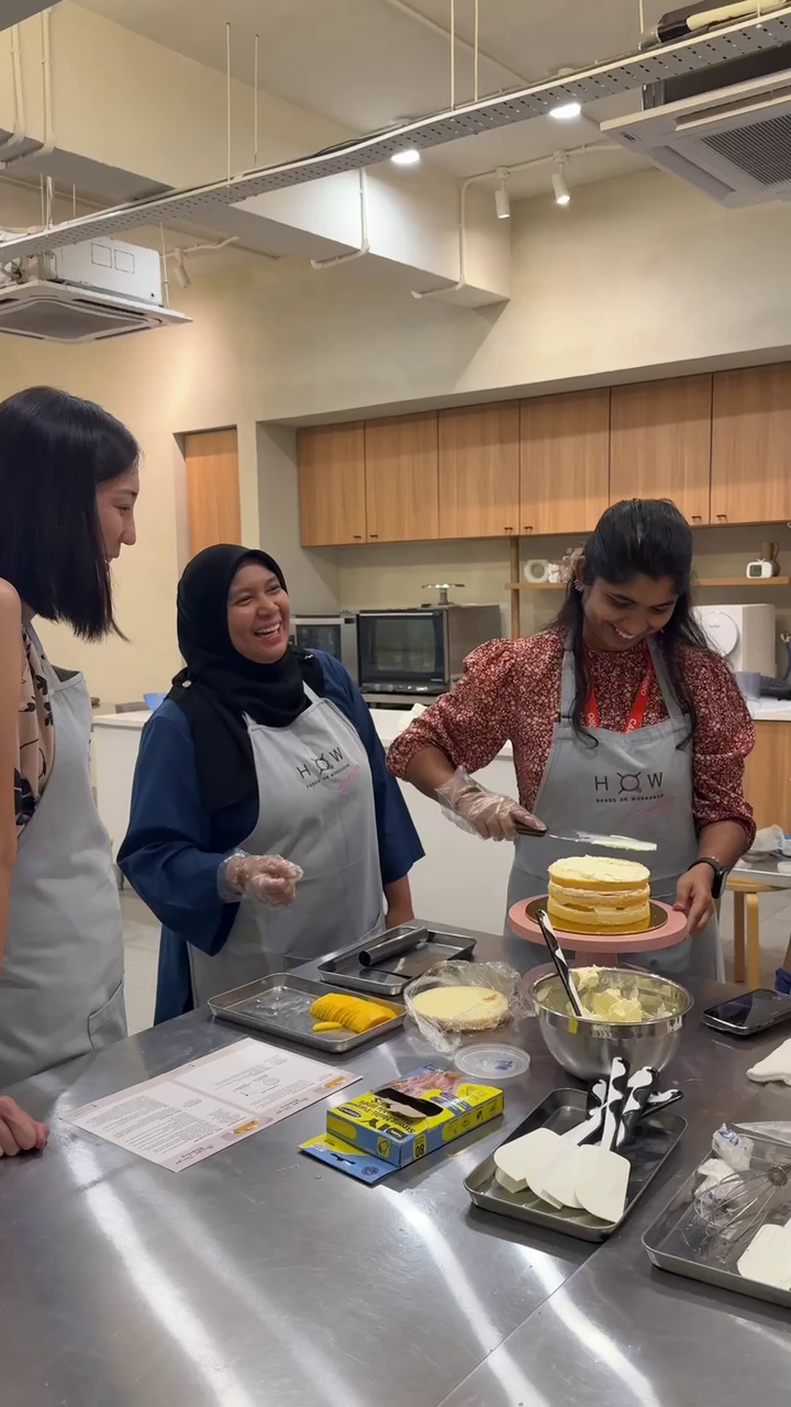 Team building activities in Malaysia with food and baking, by HOW Academy KL & Selangor