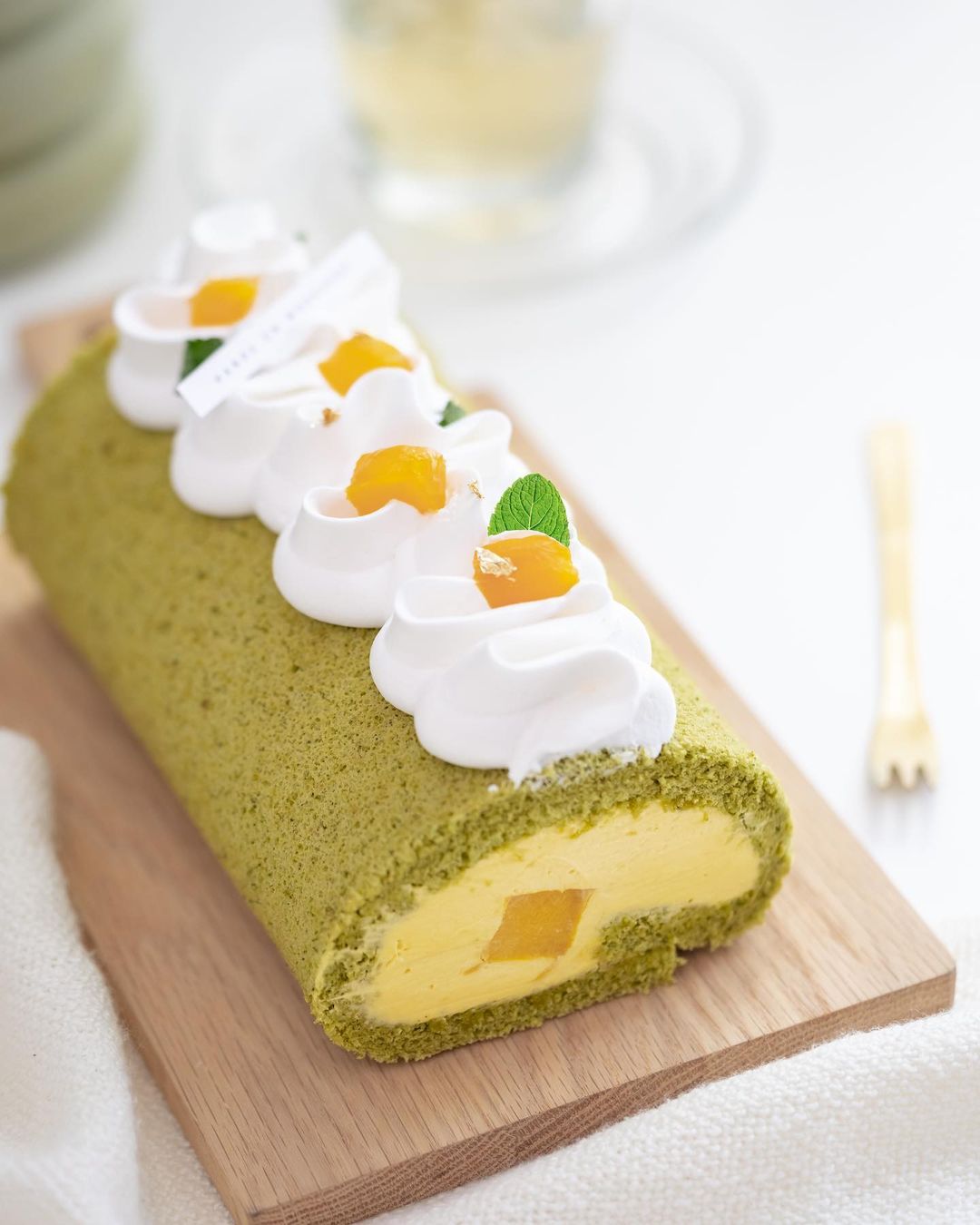 Matcha Mango Cake Swiss Roll